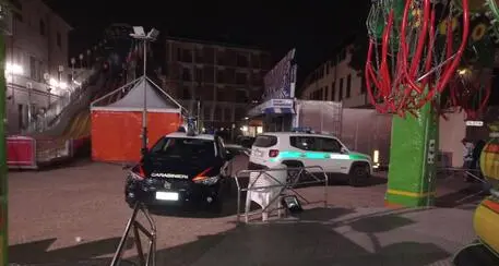 Sbalzata da una giostra: ragazza di 15 anni morta nel Novarese