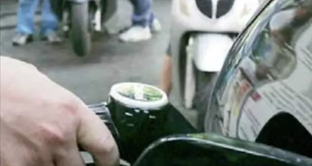 Acqua nel diesel: automobilista risarcito dei danni e del pieno