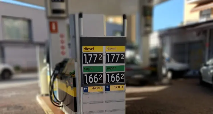 Come mai il diesel costa più della benzina? La denuncia del sindacato Flp: «In atto speculazioni, è chiaro»