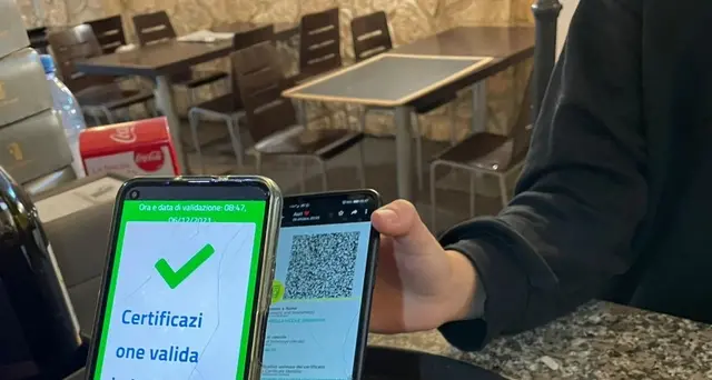 Green pass: menu esiti tamponi fantasma, arresto farmacista