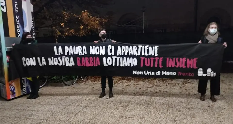 La dura contestazione delle femministe: «Contro la violenza sulle donne, ecco tutto quello che Fugatti non ha fatto»