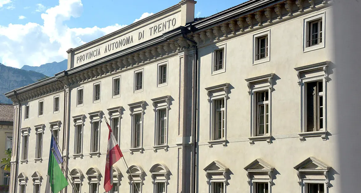 Dirigenti provinciali, gli 84 manager di piazza Dante sono costati alle casse pubbliche nel 2021 poco più di 8,6 milioni di euro