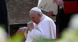 Il Papa si aggrava, i medici:“Condizioni critiche, la prognosi è riservata”
