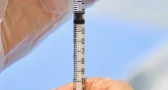 Le iniettano per sbaglio 6 dosi di Pfizer, ricoverata in osservazione ma sta bene