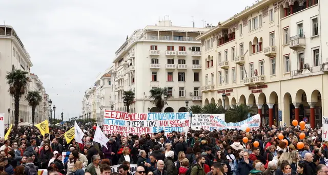 Grecia: più di 20mila persone riunite ad Atene per Tebi
