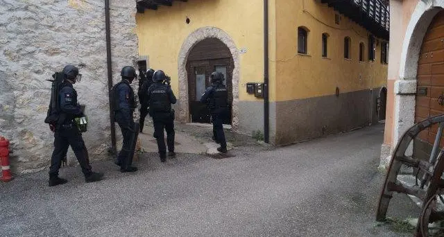Rissa a Cazzano: trovate armi durante le perquisizioni, fogli di via fino a tre anni