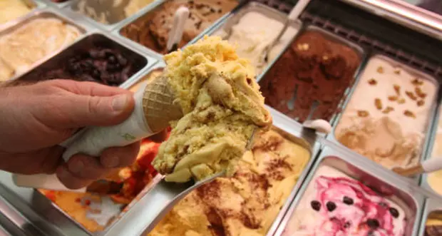 I deputati esultano, a Montecitorio arriva il gelato: “Bisognava valorizzare un’eccellenza italiana”