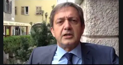 Il sindaco Oss Emer si prende una pausa da Facebook: «E’ una disintossicazione»