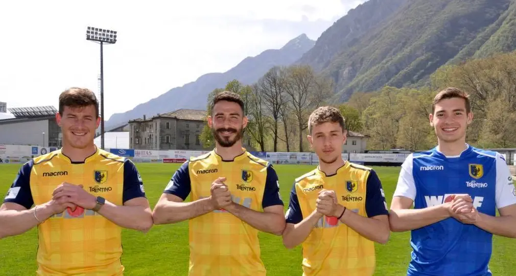 Il calcio Trento oggi in trasferta a Montebelluna: la partita in diretta su Facebook e Youtube