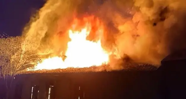 Brentonico, casa distrutta dal rogo nel giorno di Pasqua: famiglia sommersa dagli aiuti