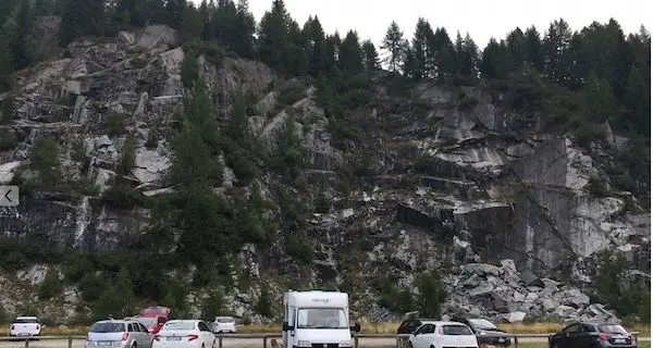 A Malga Bissina, automobili a «numero chiuso», al massimo 250 al giorno fin oalla diga