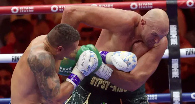 Pugilato: pesi massimi, Usyk batte Fury anche nella rivincita