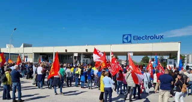 Electrolux: vescovo di Pordenone al fianco dei lavoratori di Porcia