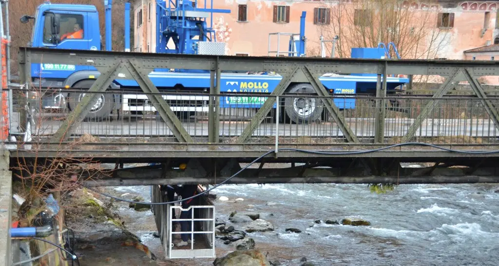 Ponte sul Caffaro, tutti vogliono il Bailey provvisorio (e la ditta si impegna a risolvere i problemi di quello nuovo e mai aperto)