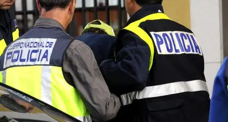 Un italiano morto alle Canarie: è stato prima picchiato e legato in casa, poi il cadavere carbonizzato