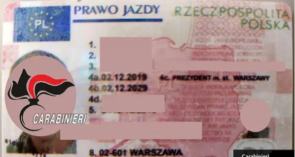 Africano e con la patente polacca, ma era falsa: denunciato dai Carabinieri a Storo, multa salata