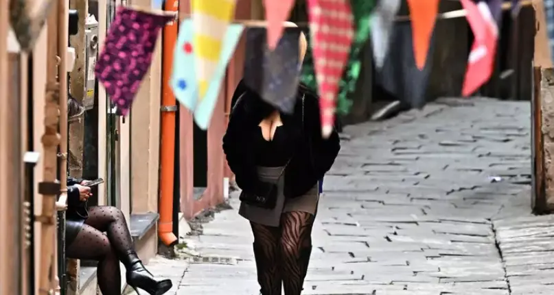 Escort e prostitute hanno il loro codice del fisco: vale solo per lavori legali. Mercato da 4,7 miliardi