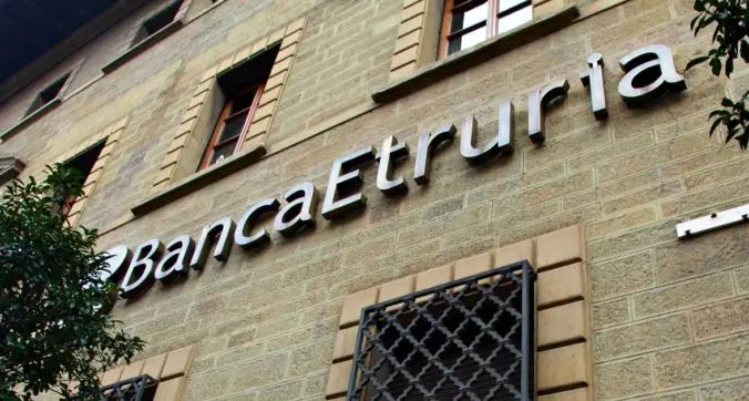 Banca Etruria, il fatto non sussiste, tutti assolti, anche il padre della Boschi, e lei attacca: «Odiatori e talk show ci hanno messo in croce per anni, ma io ero serena»