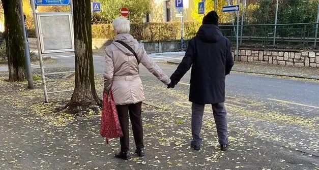 Carta Argento Trentino, approvato il sostegno da 3.600 euro per gli over 65