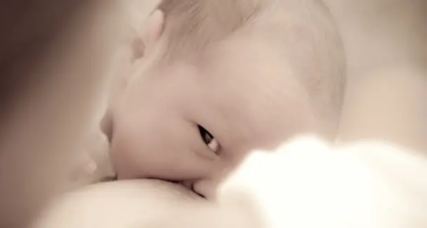 Il latte della mamma protegge il neonato dalle allergie