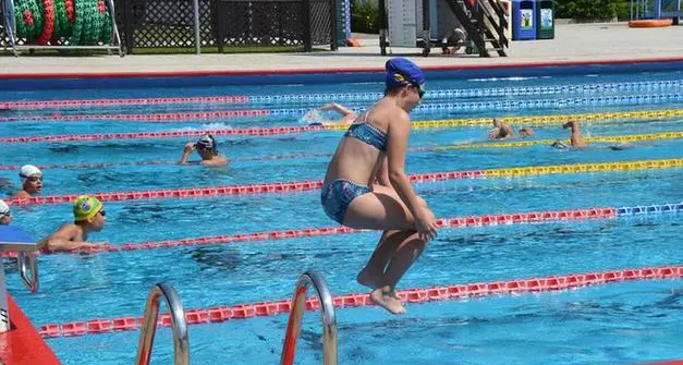 Festa del nuoto domenica 10 settembre per salutare le Fogazzaro: la piscina chiuderà per due anni