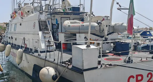 Migranti: due cadaveri e donna in gravi condizioni su barchino