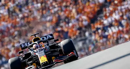 F1: Verstappen trionfa nel Gp d'Olanda e torna in testa alla classifica, quinto Leclerc