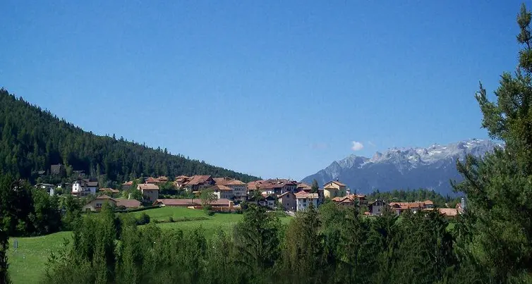 Amblar in Trentino e Falzes in Alto Adige, i Comuni con il reddito pro capite più alto. La Val di Non o ricchissima o poverissima