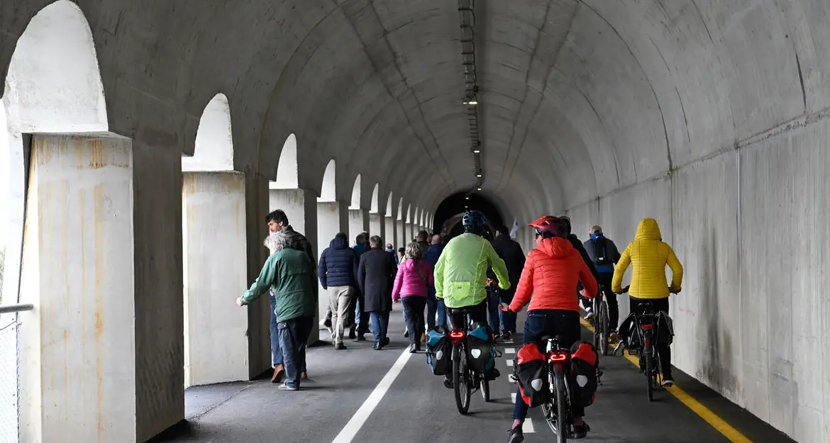 Ciclovia del Garda: aperto il primo tratto trentino, un chilometro dalla Galleria Panda alla spiaggia dello Sperone
