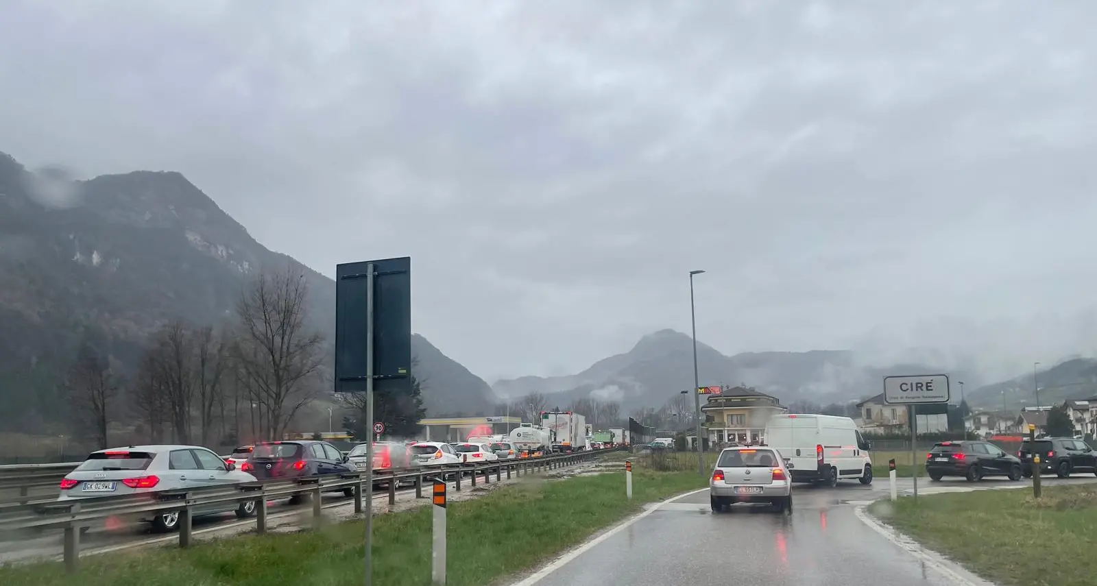 Altra giornata di passione sulla SS47: traffico intasato verso Trento