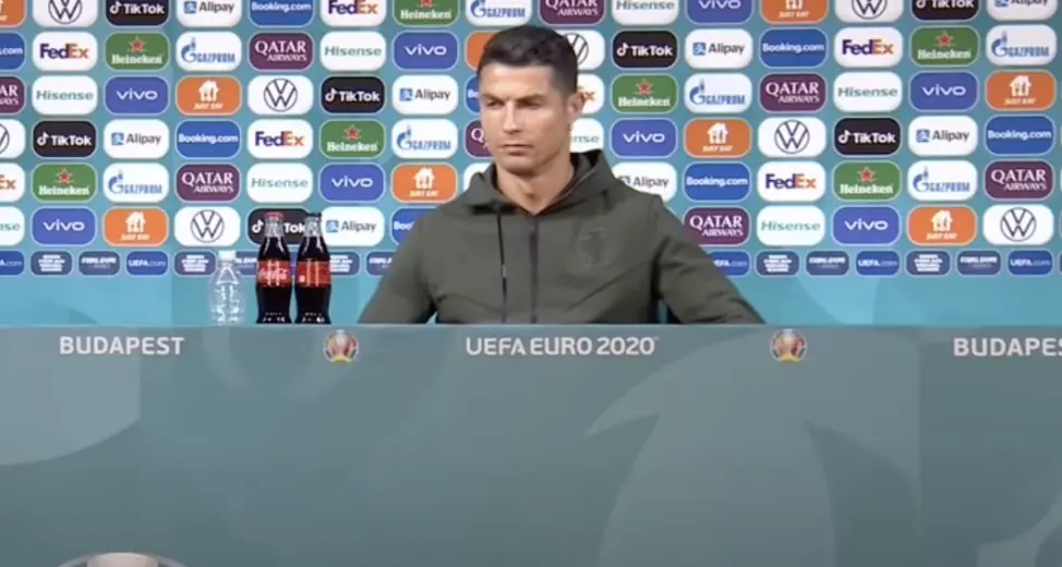 Tonfo in Borsa per Coca Cola dopo il gesto di Ronaldo, Pogba fa infuriare Heineken