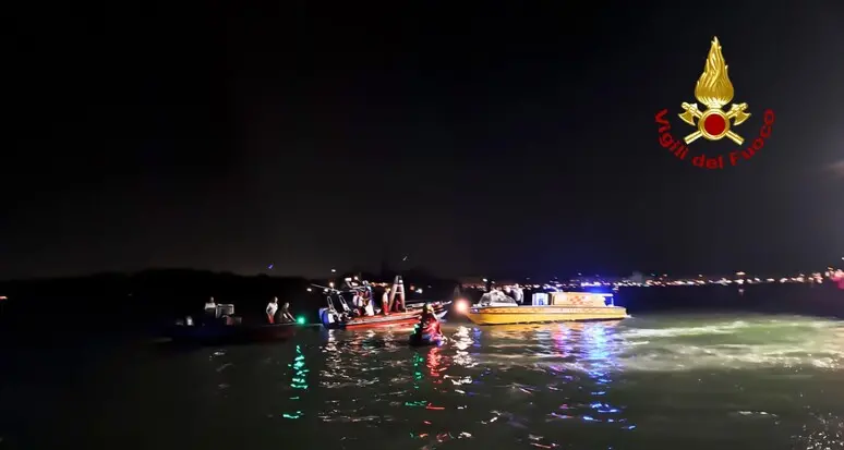 Venezia, incidente in laguna dopo i fuochi del Redentore: perde la vita un 28enne