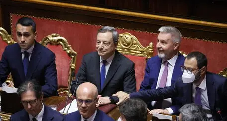 Draghi al Senato: “Siete pronti a riconfermare il patto di fiducia? Non dovete dirlo a me, ma ai cittadini”