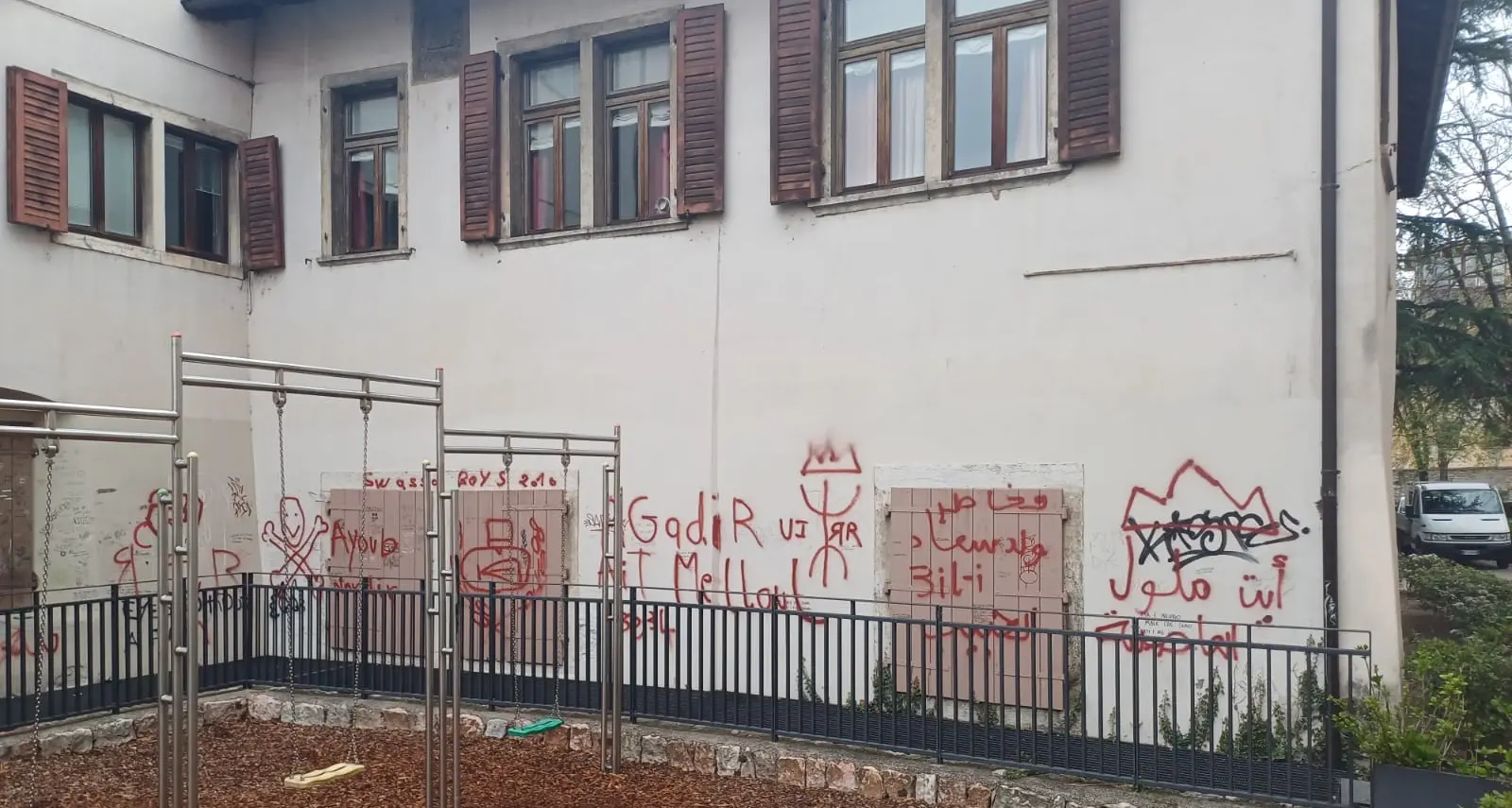 Raid vandalici al parco San Marco, la polizia locale sta indagando per risalire agli autori