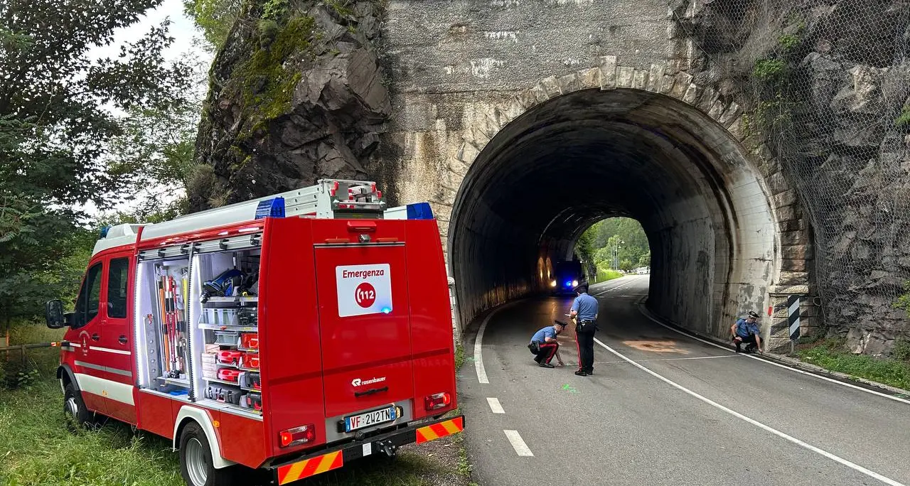 Scontro frontale moto-auto a Cembra: quattordicenne trasportato in elicottero al Santa Chiara