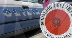 La Polizia stradale di Riva blocca un'autovettura contromano sulla tangenziale di Trento