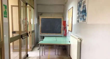 Bidelli in sciopero per la dieta dei gruppi sanguigni e la scuola resta chiusa