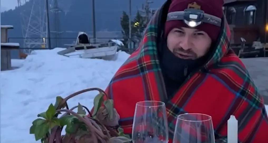 L’ironico video di un ristoratore di montagna: aperti sì, ma al gelo