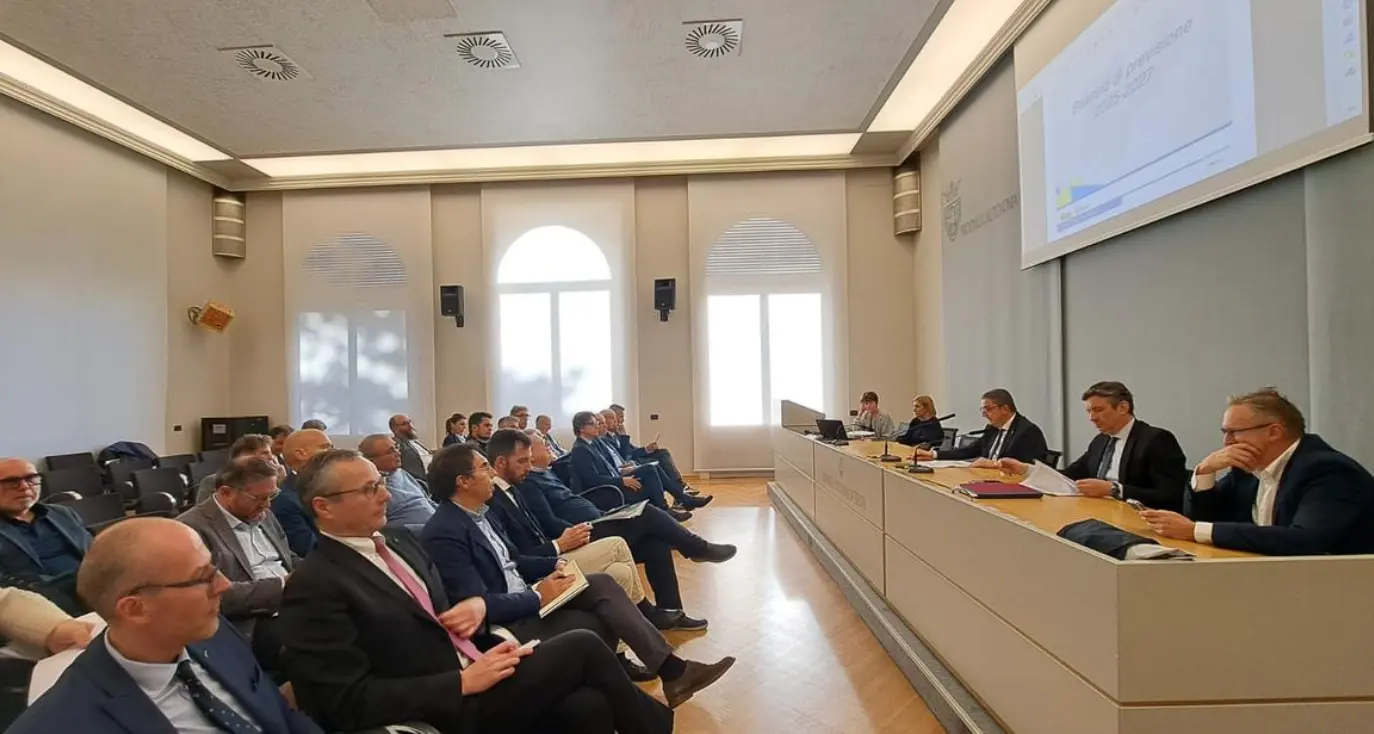 Dal nuovo stadio di Trento all'ospedale, ecco le linea della manovra di bilancio Pat da 6 miliardi