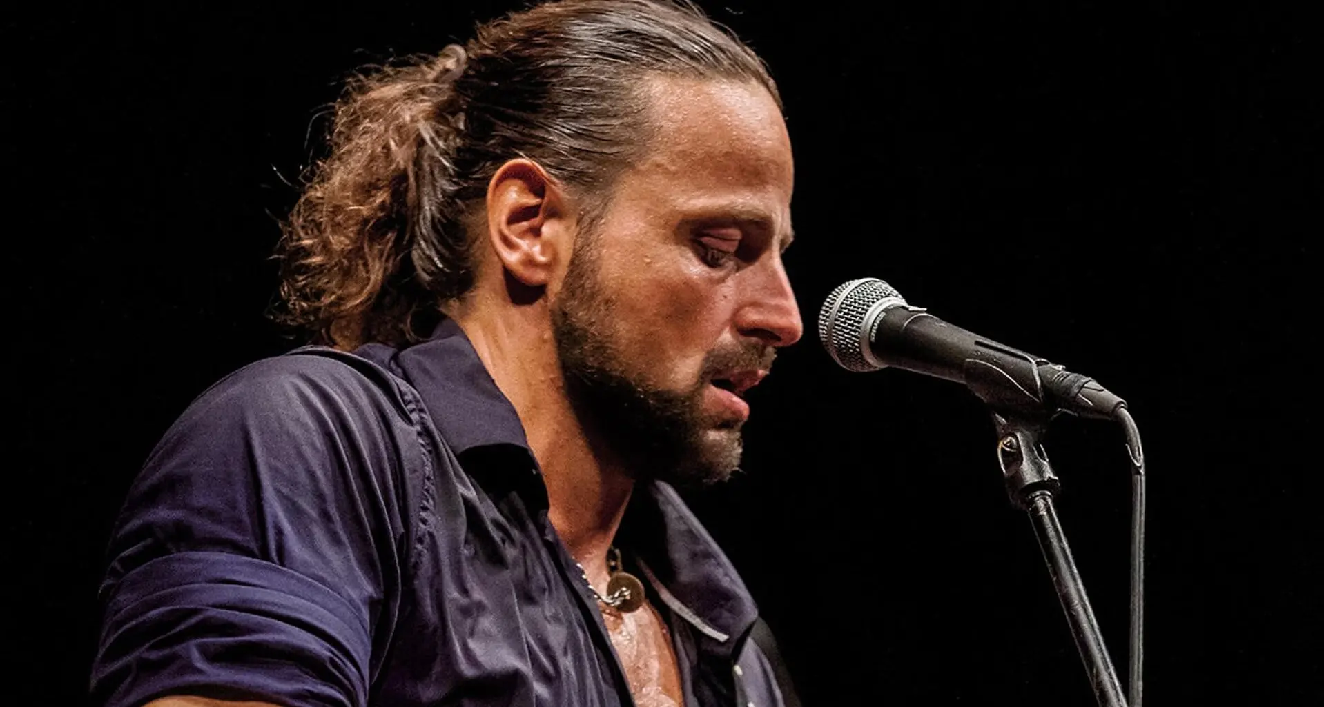 Alberto Bertoli, il figlio di Pierangelo, in concerto a Bolzano: «tengo aperta la bottega di famiglia»