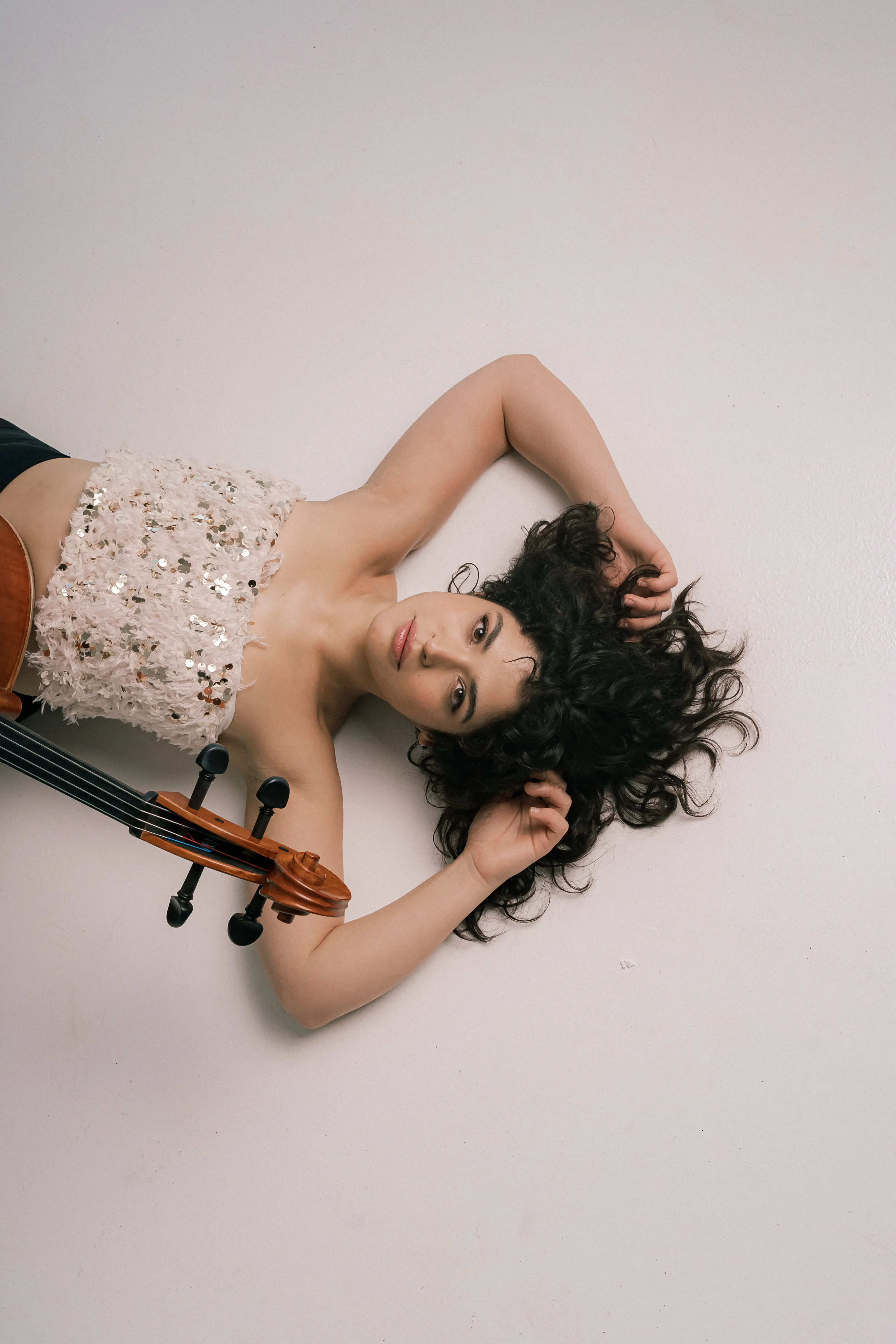 La violoncellista cubana Ana Carla Maza a Sagron Mis nel Primiero per i Suoni delle Dolomiti