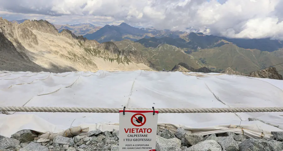 Teli salva ghiaccio per preservare il Presena: “Riducono lo scioglimento del 52 per cento”