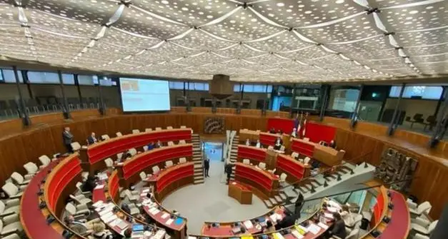 Scontro in Regione sull’aumento automatico delle indennità dei consiglieri