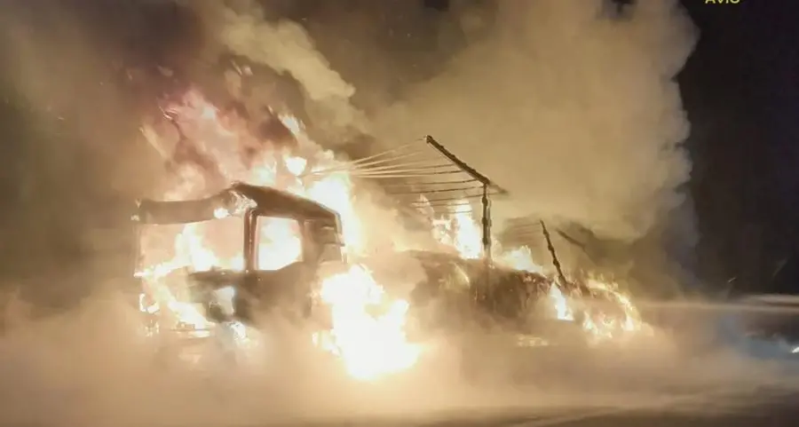 Furgone tampona tir fermo in una piazzola sull’A22, le vittime salgono a due