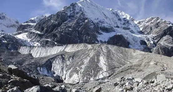 Dramma sull'Ortles, alpinista precipita per 400 metri e muore
