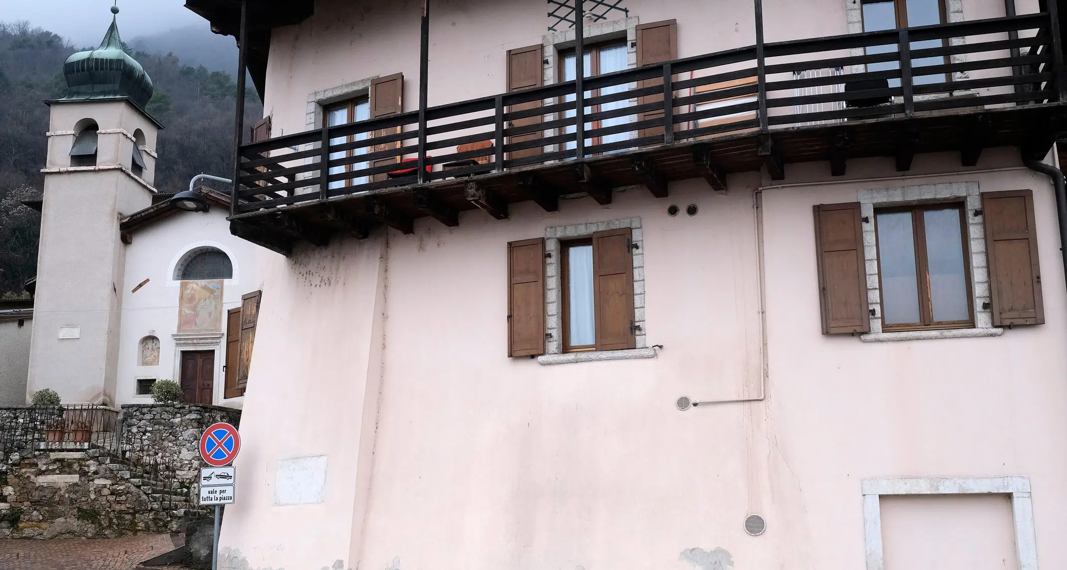 Il dramma delle donne richiedenti asilo: a Trento la Provincia le costringe a dormire per strada