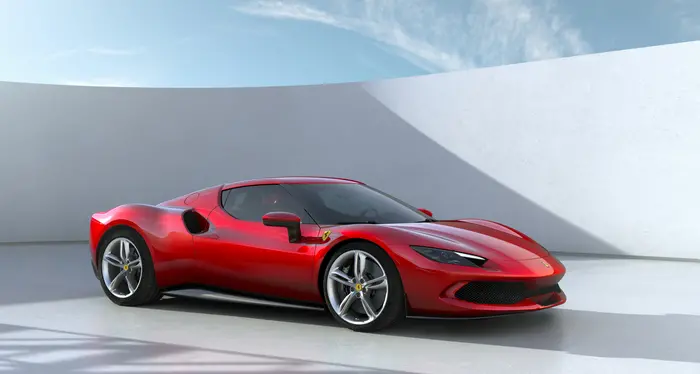 Ecco la prima Ferrari «stradale» ibrida. In modalità elettrica fa… 25 chilometri