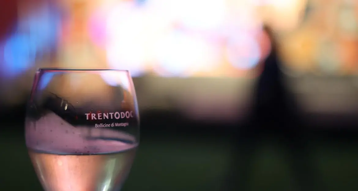 Trentodoc, al via la festa delle bollicine di montagna Festival, inaugurata la seconda edizione Tre giorni di festa - da venerdì 22 a domenica 24 settembre