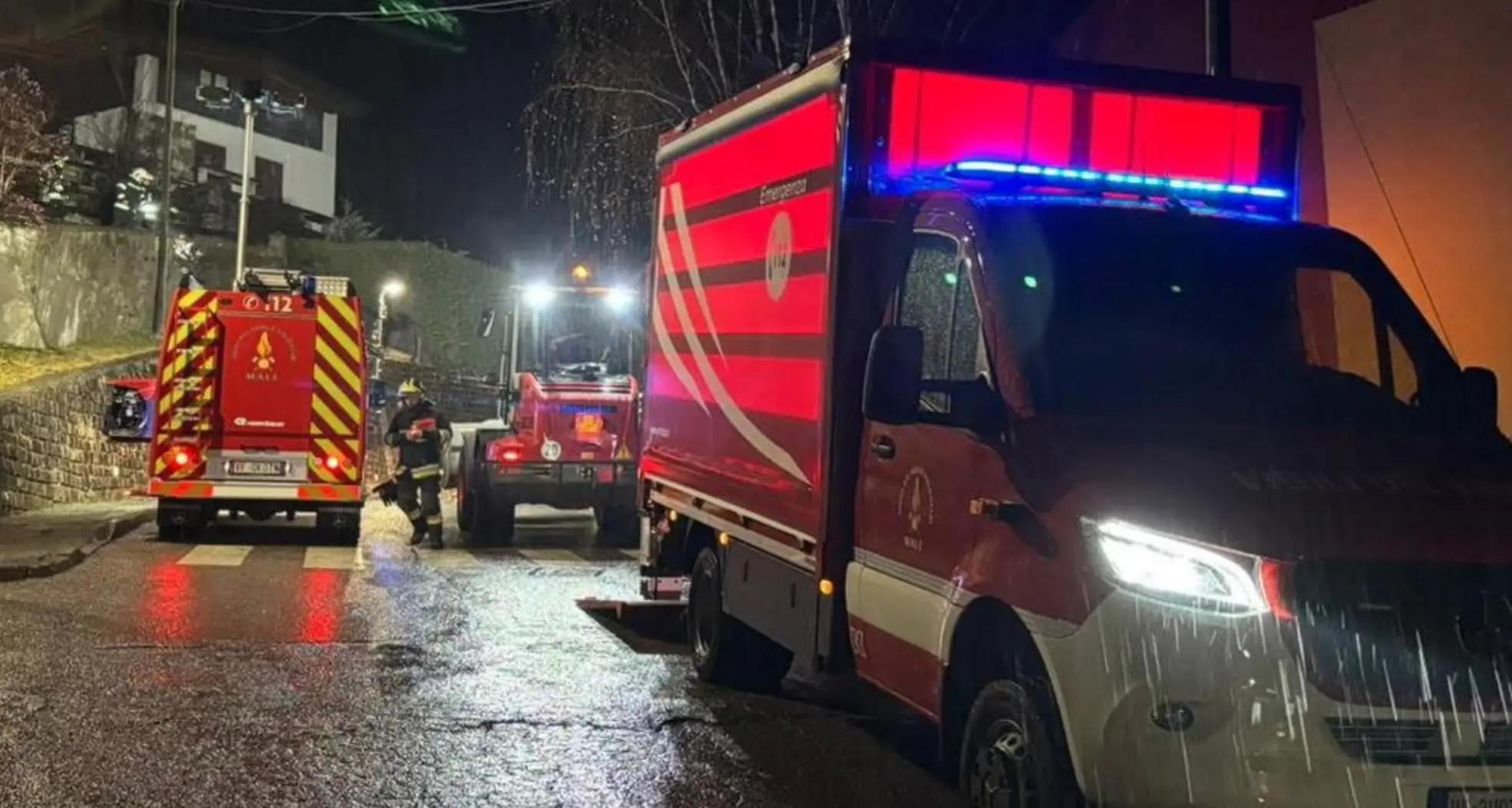 Tanta pioggia sul Trentino, chiusa e riaperta la Gardesana, quota neve a duemila metri