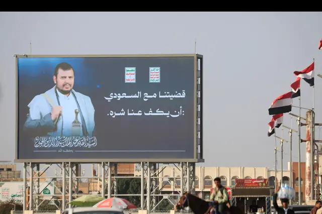 Houthi rivendicano ondata di raid su aeroporto di Riad e impianti energetici sauditi
